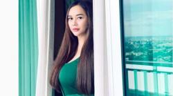 Aura Kasih Pakai Dress Ketat, Netizen : Seger Bener..