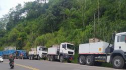 Truk Pengangkut Trafo Raksasa 150 Ton Transit di Cikalongwetan KBB, Warga Heboh<