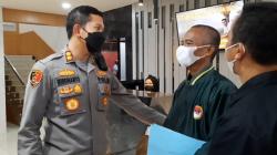 Dapat Restorative Justice, Guru Honorer Pembakar Sekolah di Cikelet Garut Menangis<