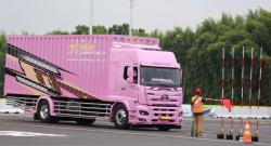 Tekan Angka Kecelakaan, Hino Gembleng Sopir Truk dan Bus Tingkatkan Keselamatan di Jalan