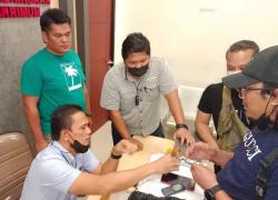 Beli Senpi lewat Paket Boneka, Sekuriti di Bengkalis Ditangkap