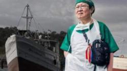 Kisah Inspiratif dr Lie Dharmawan, Keliling Indonesia untuk Mengobati Orang Gratis