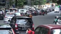 Bandung Raya PPKM Level 3, Polres Cimahi Awasi Prokes Wisatawan ke Lembang<