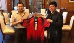 Momen Atta Halilintar Berikan Kostum Futsal Pendekar United kepada Hary Tanoesoedibjo