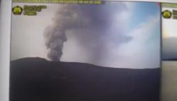 Gunung Anak Krakatau Erupsi, Ketinggian Kolom Abu hingga 357 Mdpl<