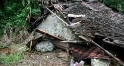 Diguyur Hujan Tebing 3 Meter Longsor, 2 Rumah di KBB Rusak Berat
