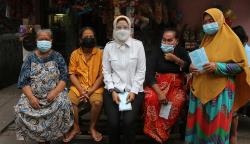 Bagi-Bagi Masker dan Hand Sanitizer untuk Warga Cilincing
