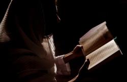 Al Baqarah Ayat 153, Latin, Arti, Tafsir tentang Sabar dan Sholat Penolong Kesulitan