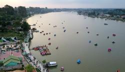Naik Perahu di Danau Sipin, Ikon Baru Wisata Air Kota Jambi