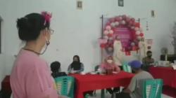 Warga Ciamis Antusiasi Ikuti Vaksnisasi Booster Valentine Berhadiah Cokelat<