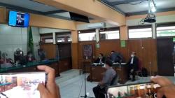 Terdakwa Kekerasan Seksual SMA SPI Tidak Ditahan, Dijemput Mobil Pribadi usai Sidang