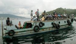 Kapal Kayu Menjadi Transportasi Andalan Warga Kota Tidore Kepulauan