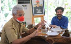 Aktor Ganteng Reza Rahadian Temui Ganjar Pranowo, Ada Apa?<