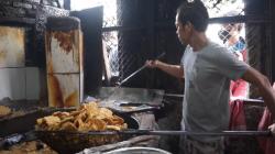 Tempe dan Minyak Langka, Pedagang Oleh-oleh Khas Bandung Terancam Bangkrut<