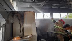 Diduga Korsleting Listrik, Rumah Makan Padang Terkenal di Sukabumi Terbakar Hebat 