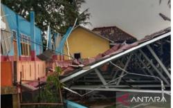Banyuasin Diterjang Puting Beliung, Sejumlah Rumah dan Sekolah Rusak<