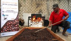 UMKM Produk Kopi di Rembang Sukses Memiliki 300 Reseller Berkat Mentoring dari Semen Gresik