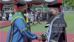 Kisah Haru Sertu Lugas, Wisudawan Terbaik yang Dulu Jual Gorengan hingga Kuli Panggul