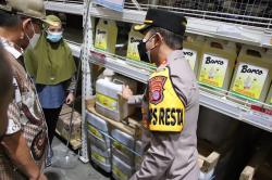 Kapolres Samarinda Pastikan Tindak Oknum yang Timbun Minyak Goreng