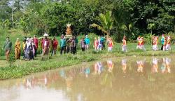 Tradisi Kirab Jodang, Keliling Rawa Sambil Membawa Hasil Bumi