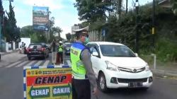 Terjaring Operasi Ganjil Genap, Wisatawan Luar Kota Gigit Jari Tak Bisa Masuk Lembang <