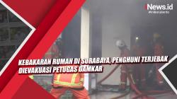 Video Kebakaran Rumah di Surabaya, Penghuni Terjebak Dievakuasi Petugas Damkar<