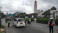 Akhir Pekan, Arus Lalu Lintas Menuju Puncak Bogor Padat