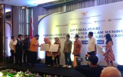 Menko Perekonomian Salurkan Langsung KUR Rp4,23 Miliar bagi UMKM di Sumsel <
