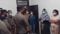 Suasana Keluarga Korban KKB Papua Tunggu Jasad Billy Dikirim ke Rumah di Bandung<
