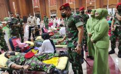 Jelang HUT ke-70, Kopassus Bagikan 2.540 Paket Sembako untuk Masyarakat Tak Mampu<