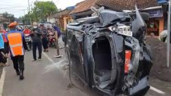 Mobil Disdik Tasikmalaya Tertabrak Kereta di Manonjaya, Sopir Luka Parah<