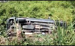 Sopir Ngantuk, Minibus Terjun ke Rawa di Jalintim OKI<