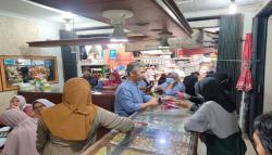 Emak-emak di Majalengka Serbu Toko Emas, Ramai-ramai Jual Perhiasan
