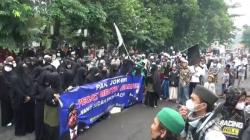 Polemik Azan, Massa Umat Islam Purwakarta Tuntut Menag Diproses Hukum<