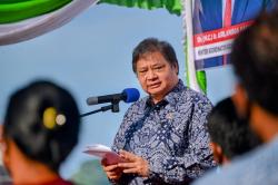 Salurkan Bantuan Tunai Nelayan, Menko Airlangga: Kurangi Kemiskinan Ekstrem di Indonesia 