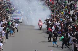 Aksi Marc Marquez Geber Motor hingga Burnout Bikin Heboh di Jalan MH Thamrin