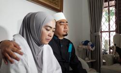 Tangis Haru April Jasmine, Kenang sang Ayah yang Baru Berpulang