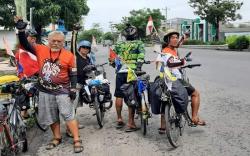 Viral Warga Bandung Gowes Sepeda ke NTB untuk Nonton MotoGP, Bang Zul Janjikan Tiket Gratis<