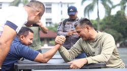 Bangun Keakraban, Pangdam Siliwangi Adu Panco dengan Prajurit