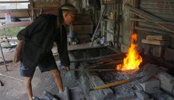 Geliat Pandai Besi Tradisional Bertahan di Tengah Pandemi