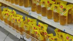 Kisah Pedagang, Tukang Parkir hingga Petugas Minimarket di Balik Polemik Minyak Goreng