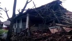 Usai Pembelajaran Tatap Muka, SDN 1 Pasirmukti Karawang Roboh