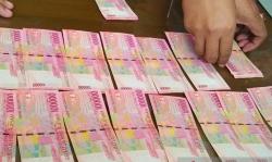 Pasutri asal Indramayu Jual Uang Palsu via Medsos Ditangkap Polisi