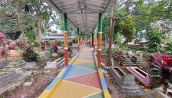 Hilangkan Kesan Angker, Permakaman di Banjaran Bandung Dicat Warna-warni<
