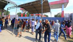 Warga Indramayu Blokade Jalan, Protes Pencemaran Tumpahan Solar di Pantai Balongan