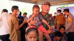 Momen Danrem 042 Gapu Kunjungi Suku Anak Dalam, Berharap Ada yang Jadi Prajurit TNI