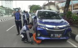 Banyak Kendaraan Parkir di Lokasi Larangan, Dishub Kota Yogyakarta Terpaksa Gembosi Ban