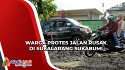 Protes Jalan Rusak di Sukalarang Sukabumi, Warga Tanami Pohon Pisang dan Bikin Kolam Ikan