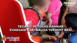 Tegang! Petugas Damkar Evakuasi Kaki Balita Terjepit Besi