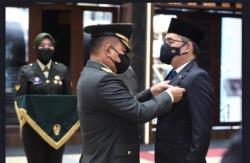KSAD Jenderal Dudung Anugerahkan Bintang Tanda Kehormatan ke Ketua BPK